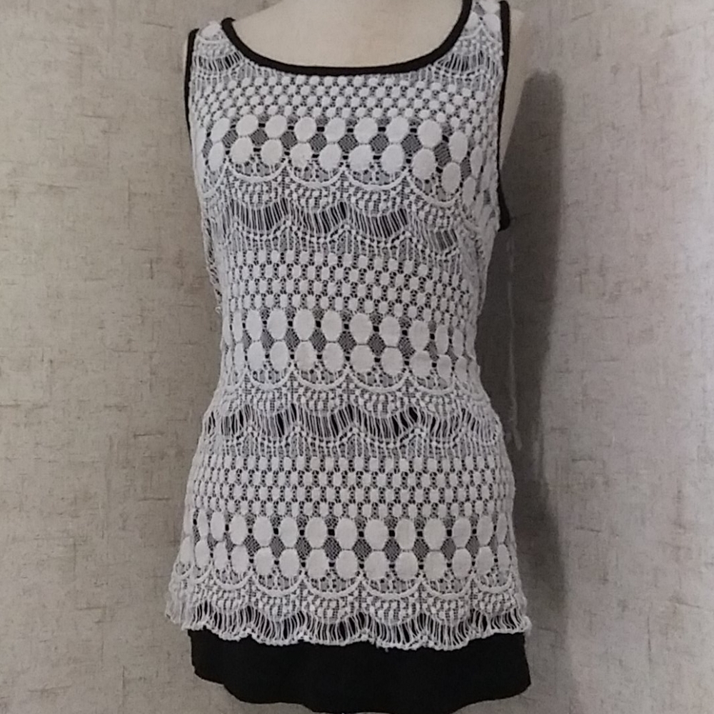 SIGNATURE STUDIO L Knitted Black+Cream Top